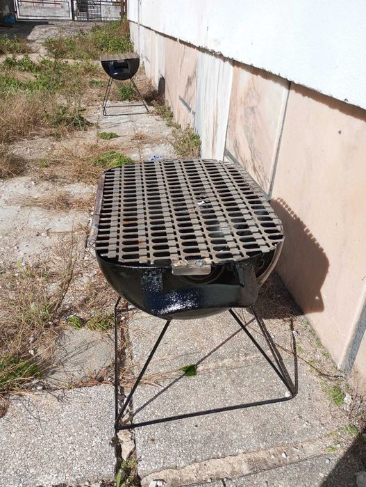 Churrasqueira bartata e prática para mesa.