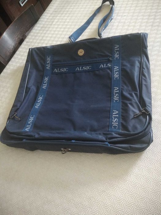 Porta fatos (3 fatos) e acessorios, da Alsic