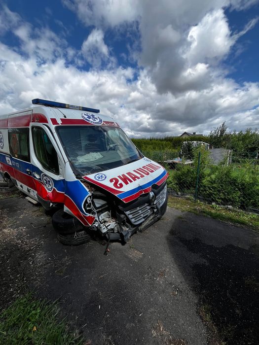 Renault Master 2015 rok pij 2,3 diesel 120 KW uszkodzony. Silnik sprawny