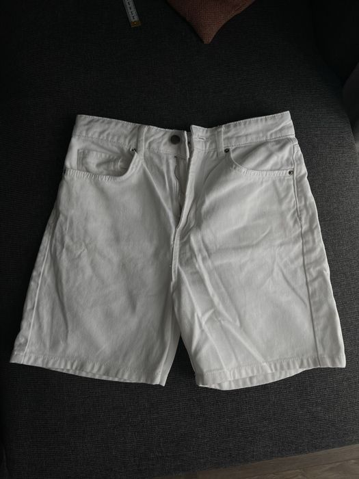 Білі джинсові шорти
