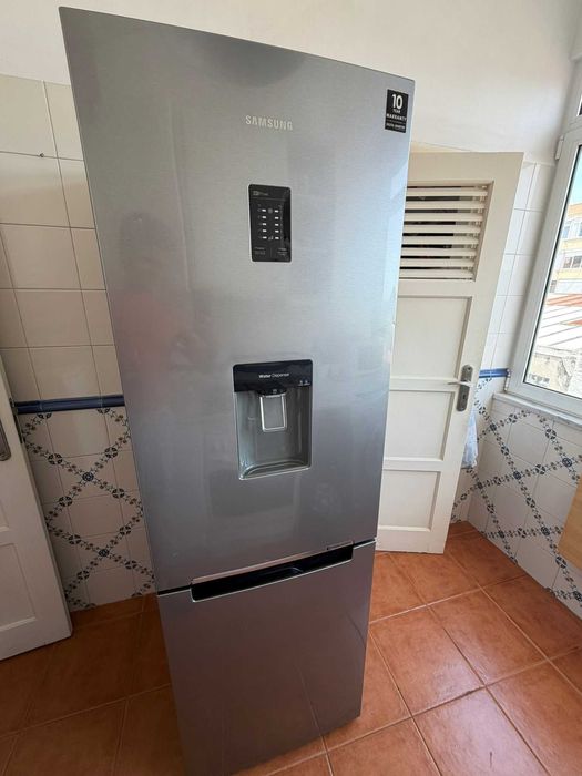 Cama casal e solteiro completos, móveis em geral, sofá, frigorífico