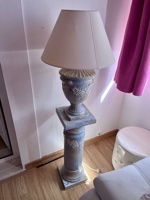 Conjunto de pedestal com candeeiro