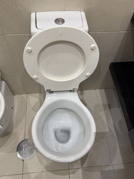 Sanita e bide em bom estado
