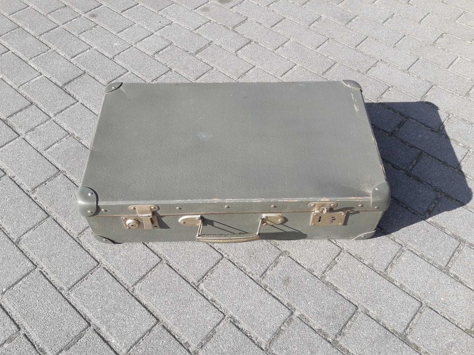 Stara walizka tekturowa z okresu PRL - u lata 60/70