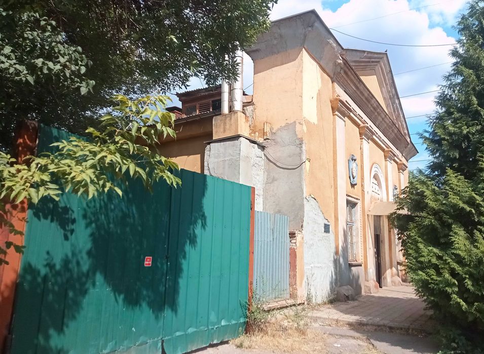 Продам в самом центре Кривого Рога  здание 583 м2.