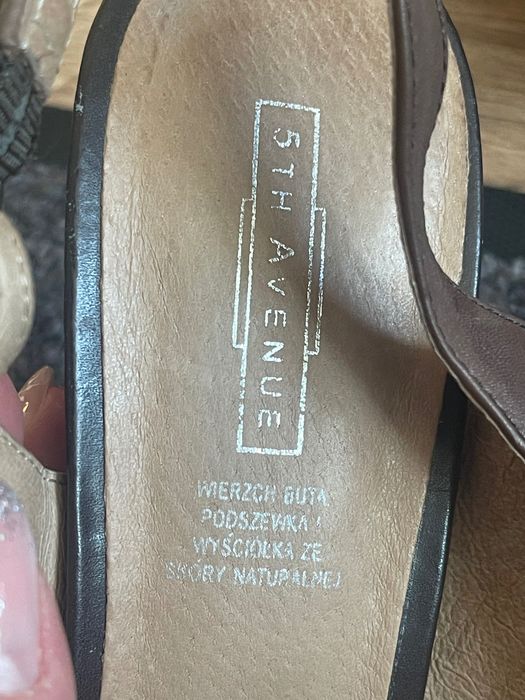 Sandałki skórzane na obcasie 38 5th Avenue brązowe peep toe