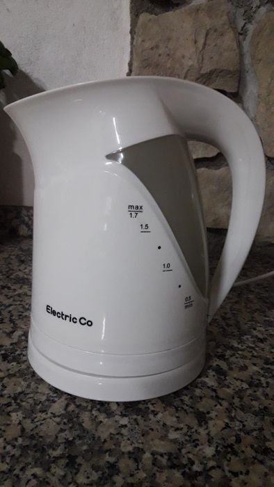 Chaleira / Jarro eléctrico avariado - para peças ou arranjo