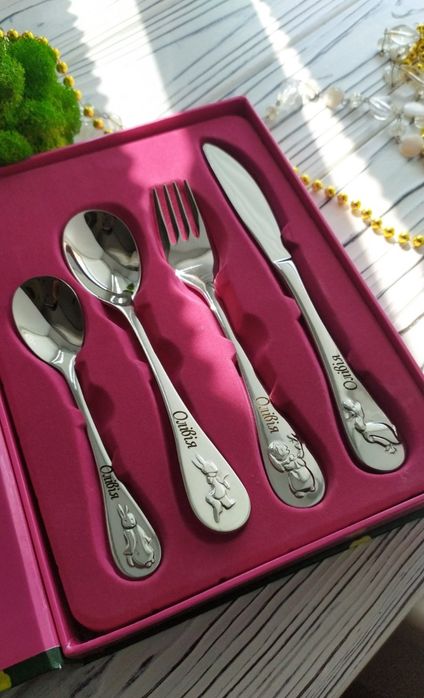 Діснеєвський набір з ім'ям дитини на подарунок.