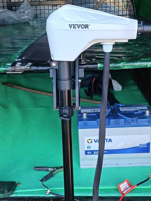 Boas tenho para venda barco insuflável com pouco uso sem documentos para desocupar