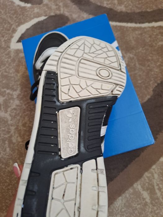 Кросівки бренду Adidas