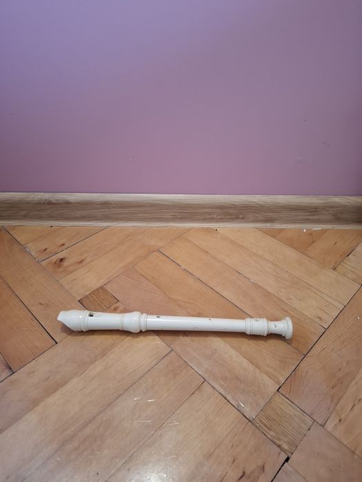 Flet prosty w bardzo dobrym stanie.