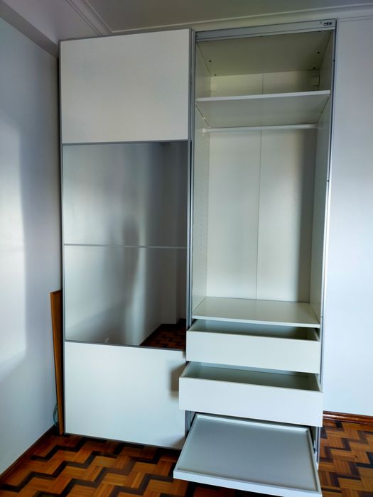 Roupeiro IKEA, muito bom estado.