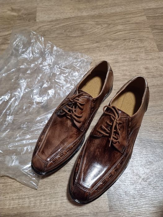 Buty lakierowane rozmiar 41 Nowe )