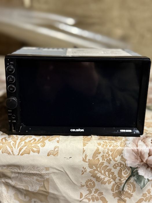 Продам магнітолу все працює сенсор працює  добре