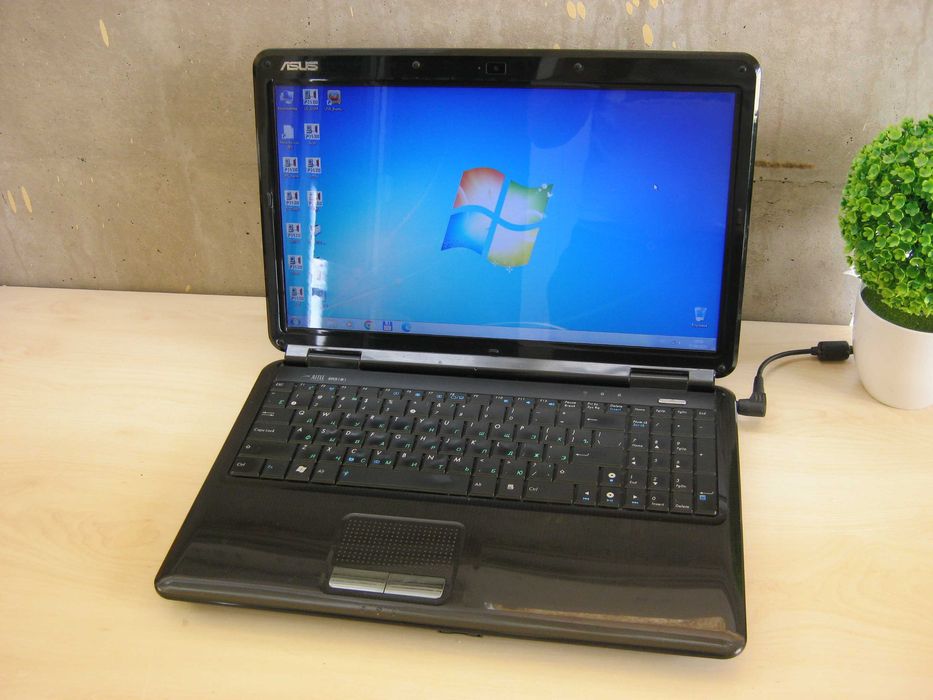 Ноутбук Asus K50AB / AMD X2 2.2GHz / 3GB / 250GB / ATI 4570 512Mb