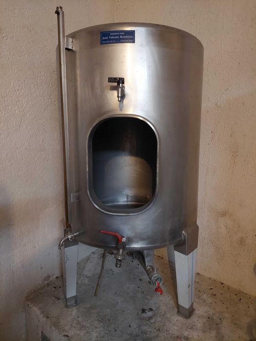 Cuba para vinho, em inox (100/150L).