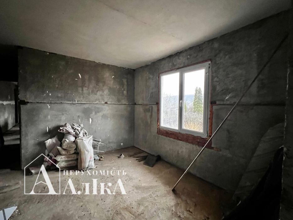 Продам великий будинок в серці Бакоти