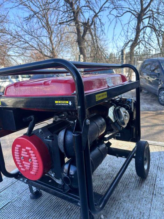 Продається бензиновий генератор 6кВт 3 фази (номінальна)