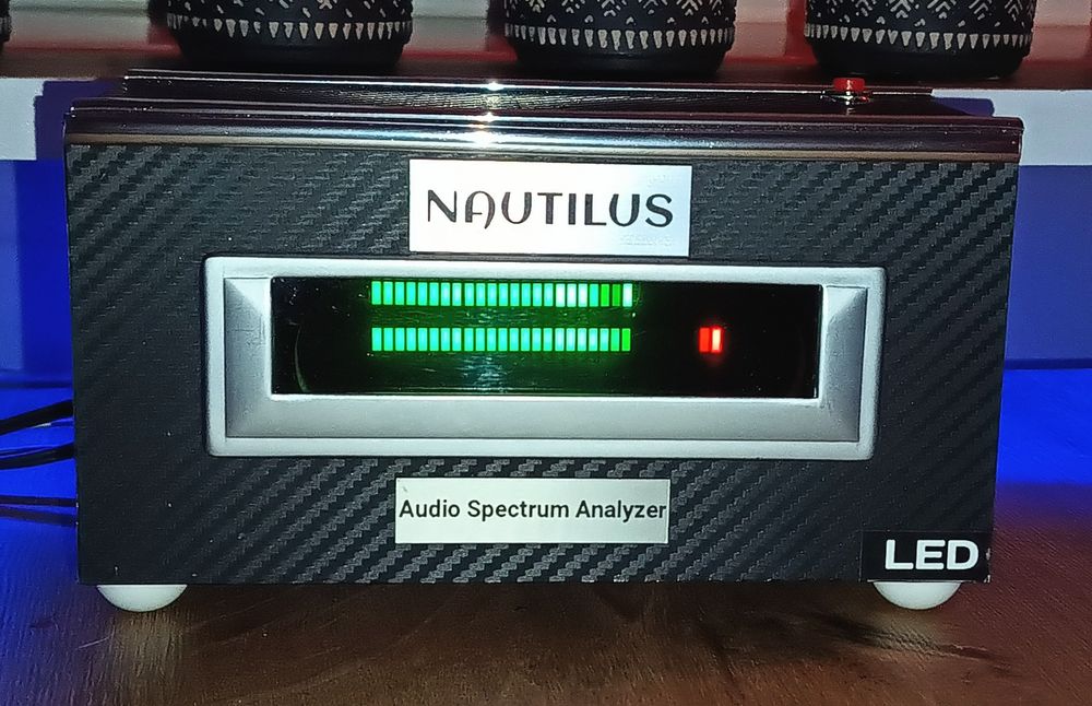 Nautilus - stereofoniczny wskaźnik LED wysterowania sygnału audio.