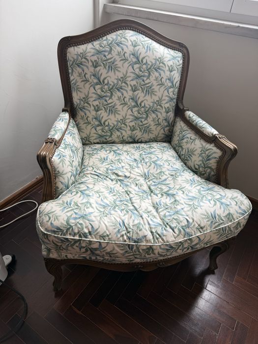 Poltrona Clássica Estilo Luís XV / Cadeirão Vintage Estofado