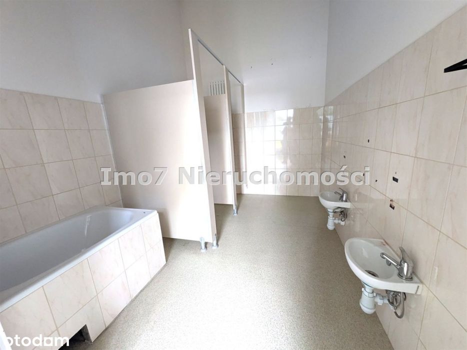 Lokal parterowy z dużą witryną