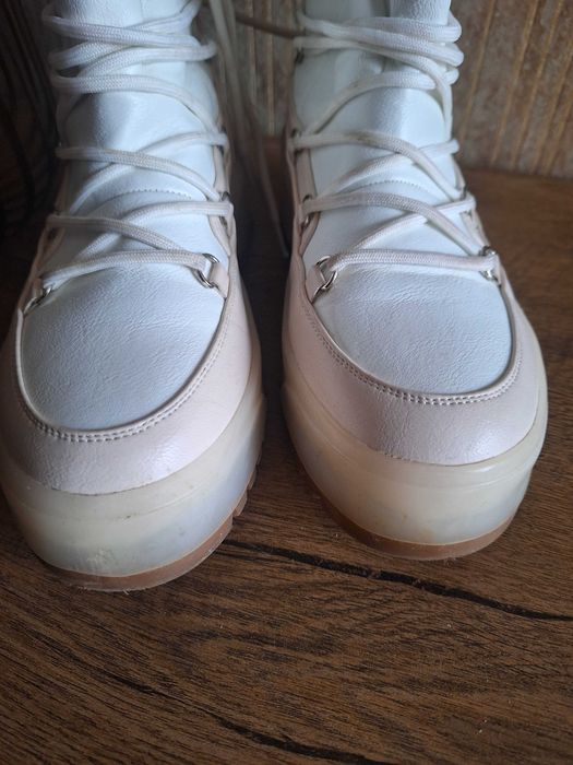 Продам жіночі зимові чоботи( луноходи) фірми Reserved