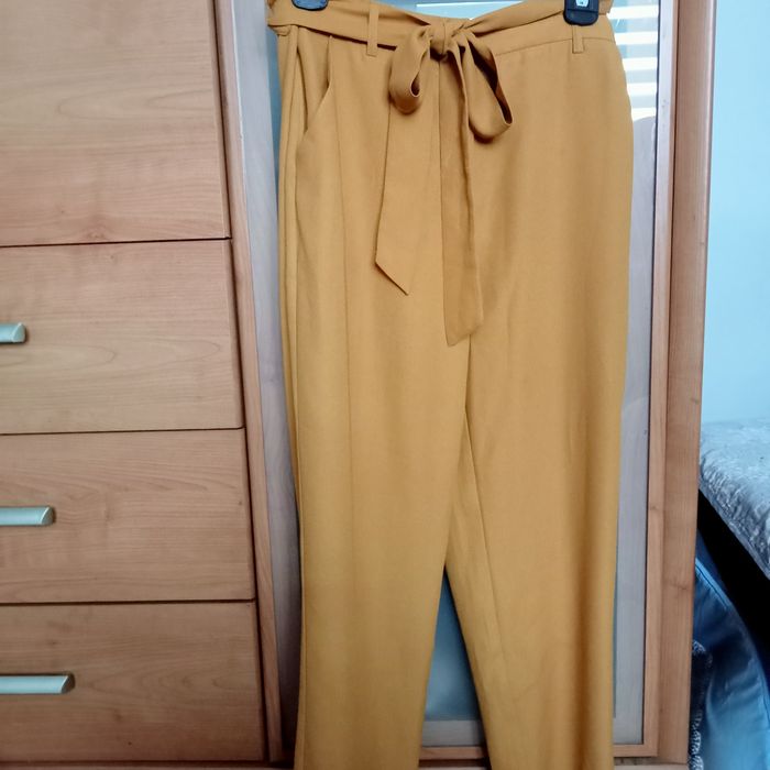 Spodnie damskie musztardowe Forever 21 M