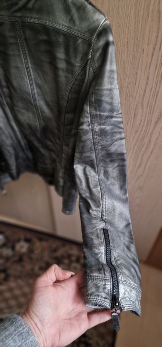 sprzedam skórzaną kurtkę w kolorze srebrnym