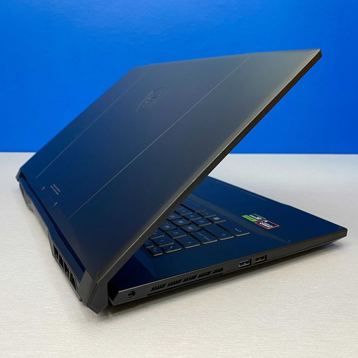 MSI Katana A17 AI B8VF - 17.3" 240Hz | Ryzen 9 8945HS/32GB/RTX 4060