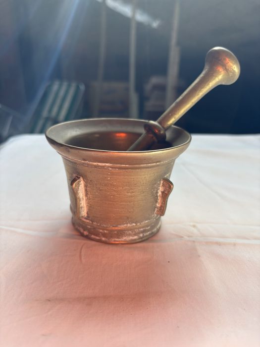 Almofariz em bronze. Antigo