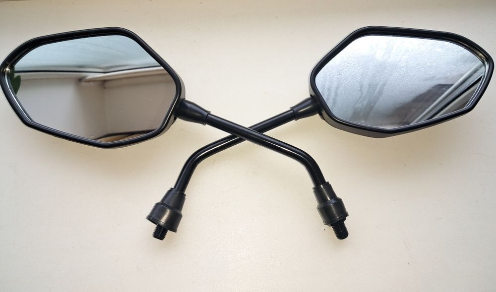 Качественные мото зеркала резьба 10мм Цена за пару.