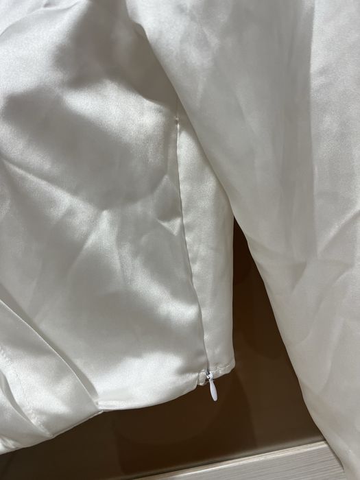 Biała satynowa koszula