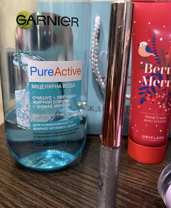 Отдам все что на фото(косметику и парфюмы)