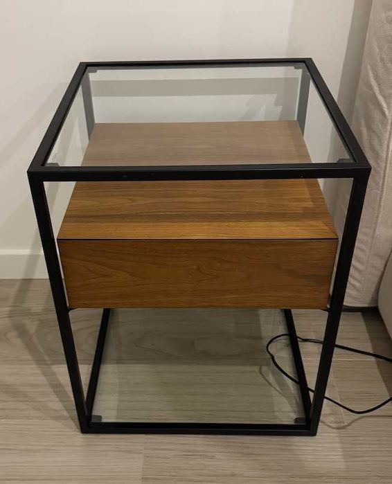 Wood and metal bedside table x 2 (Mesa de cabeceira)