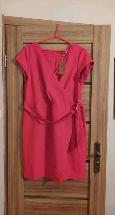 Nowa elegancka sukienka r. 44 na komunię