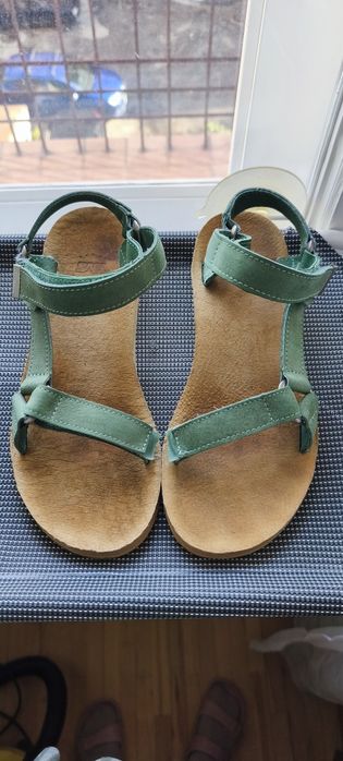 Teva босоніжки 40 розмір шкіра