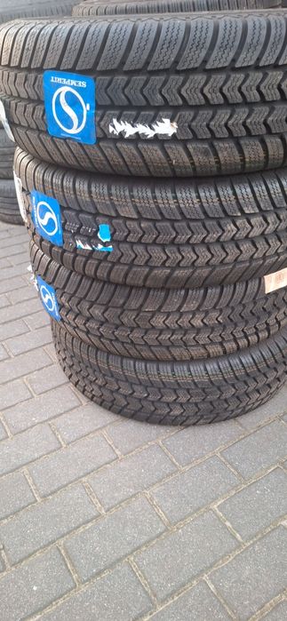 Zimowe opony dostawcze 225x75x16C Semperit