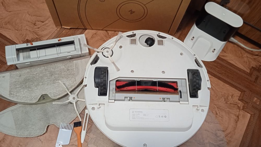 Продам робот пилосос Xiaomi Roborock S5