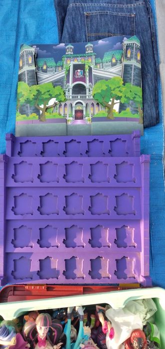 40 bonecas MONSTER HIGH 15 cm altura 2009  como novas com expositor e