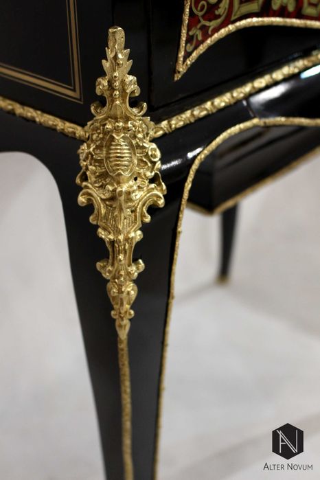 Elegancki stolik - toaletka w stylu Boulle