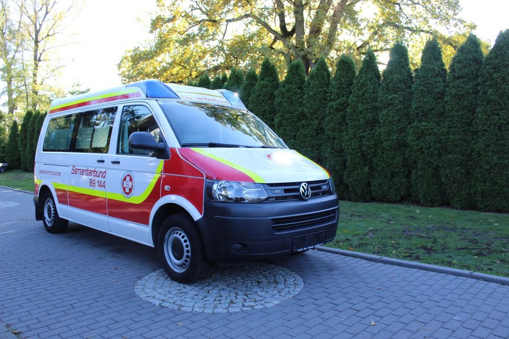 Volkswagen T5  AMBULANS KARETKA