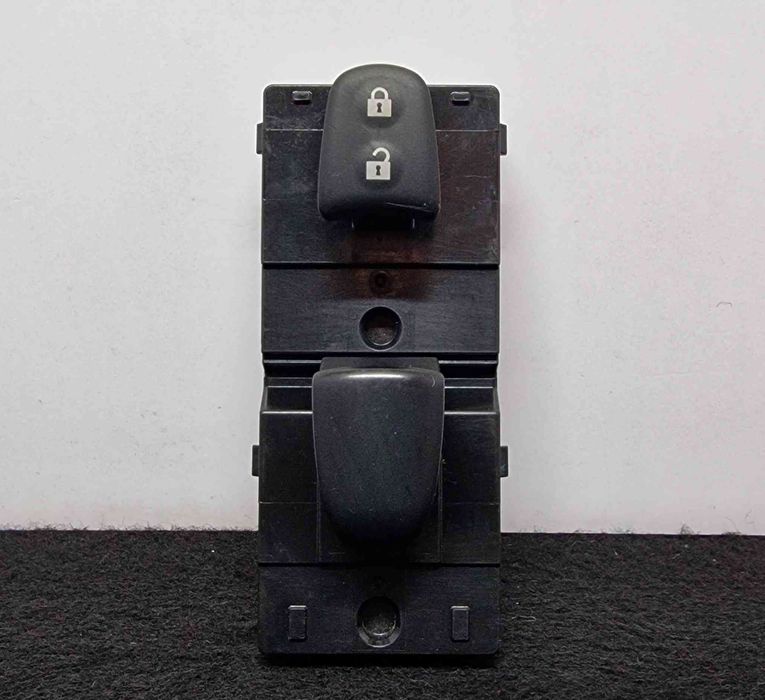 Comando / Botão / Interruptor Vidros Frente Direito | NISSAN