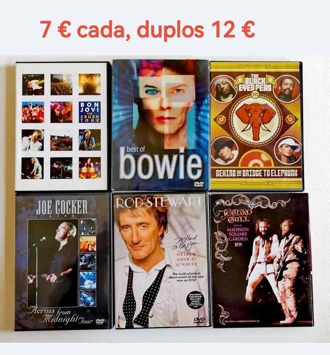 Caixas de CDs, DVDs e livros musicais