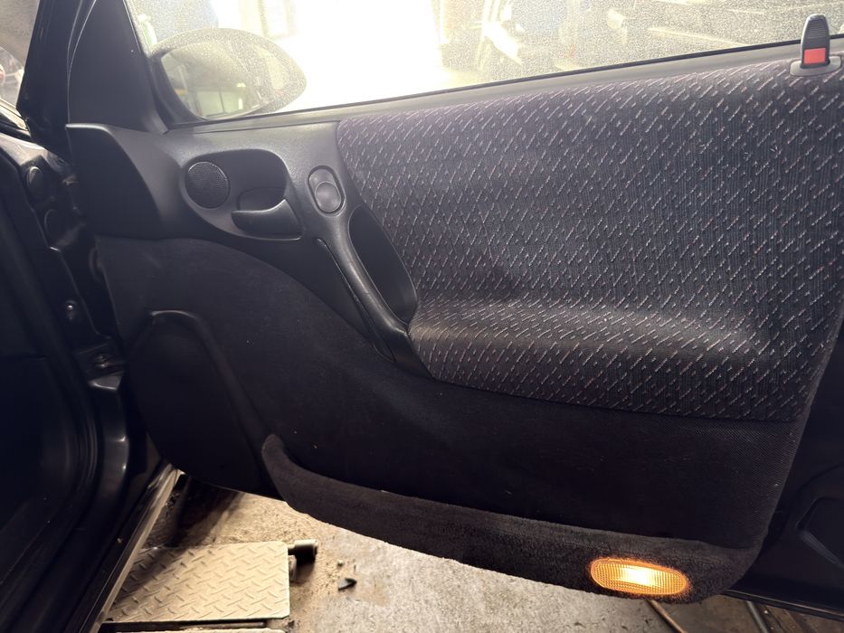 CONJUNTO DE BANCOS E QUARTELAS EM PELE OPEL VECTRA B