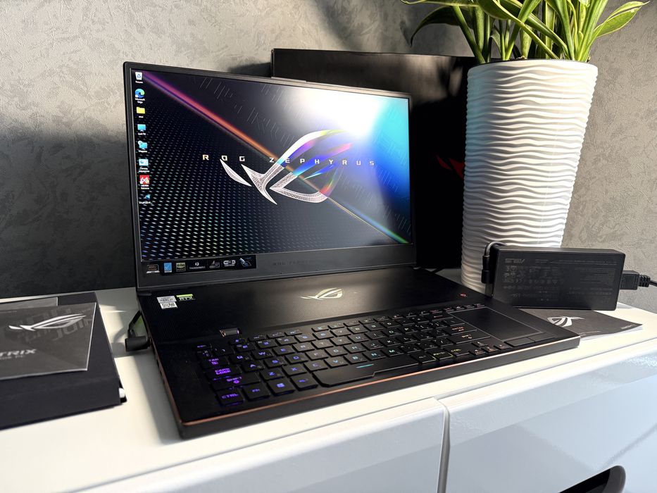 Rog Zephyrus G17/2070-8GB Super/300Hz/SSD1TB/i7-10th.