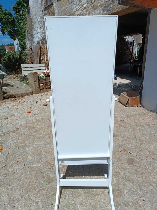 Armário para bijuteria com espelho