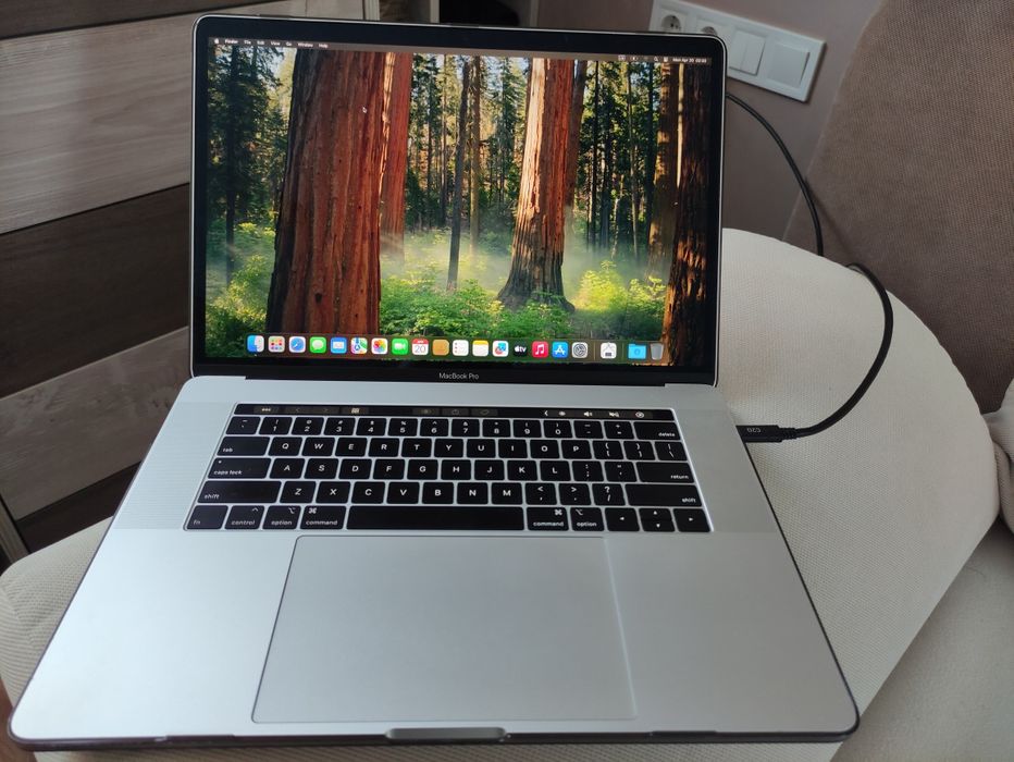 MacBook Pro 2019 15.4
