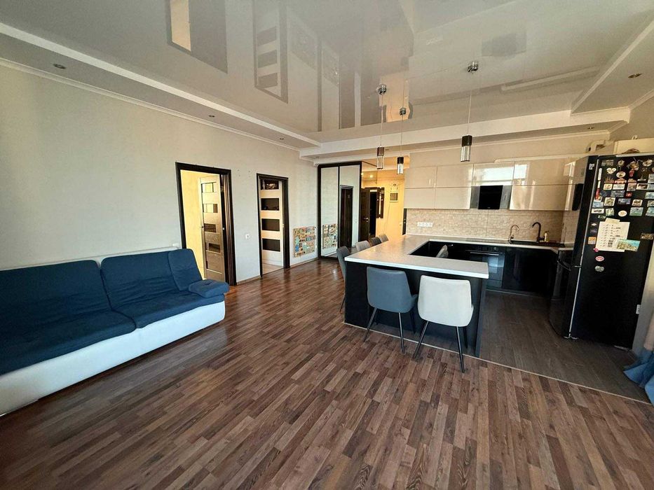 Велика стильна квартира в Аркадії. 4 спальні. Вид моря. Автономна.