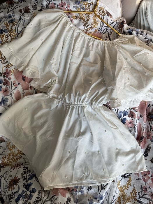 Ніжний ромпер з перлинами