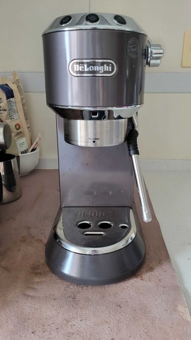 Máquina de café manual - Delonghi Dedica Arte